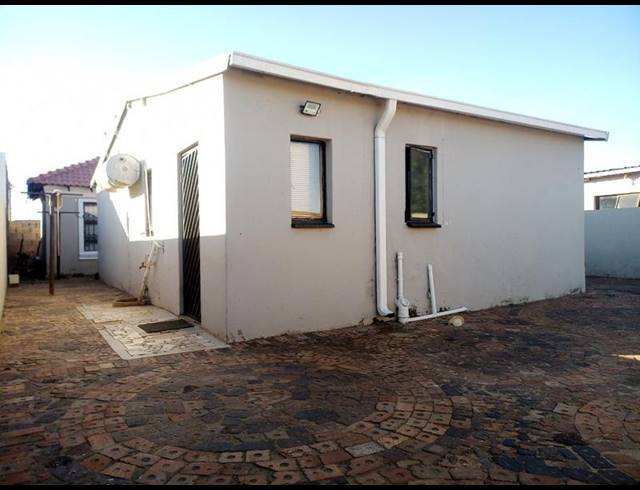 4 BEDROOM HOUSE FOR SALE IN PROTEA GLEN EXT